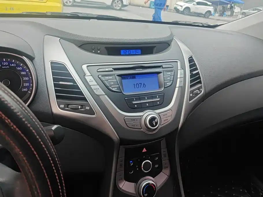 Hyundai Elantra Langdong — миниатюра 13
