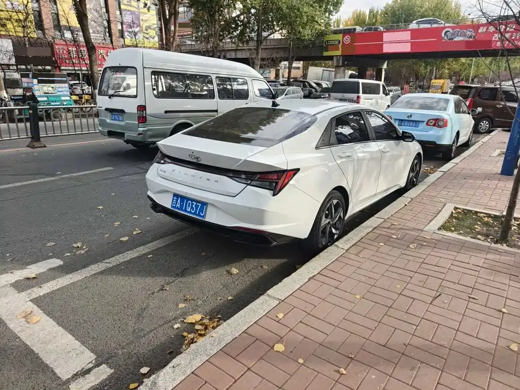 Hyundai Elantra — миниатюра 5