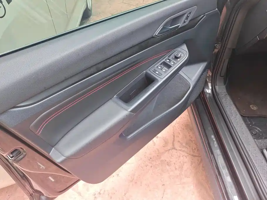 Volkswagen Golf GTI — миниатюра 7