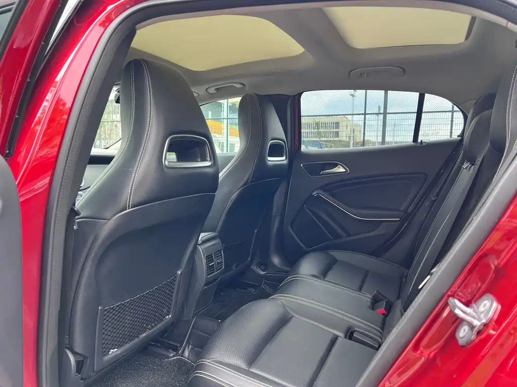 Mercedes-Benz GLA — миниатюра 7