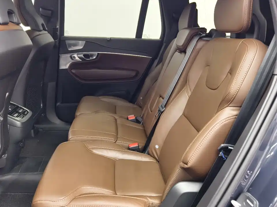 Volvo XC90 — миниатюра 9