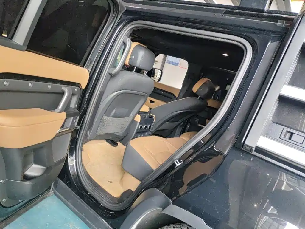 Land Rover Defender — миниатюра 2