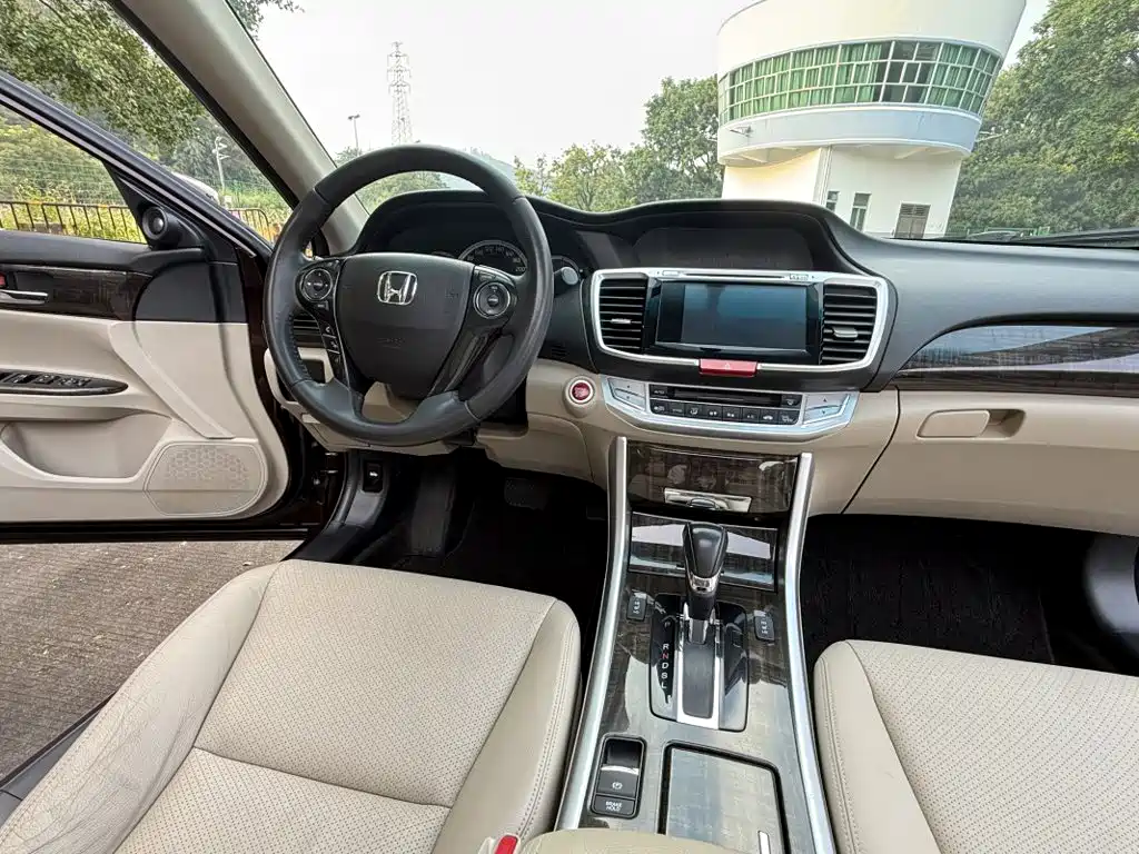 Honda Accord — миниатюра 12