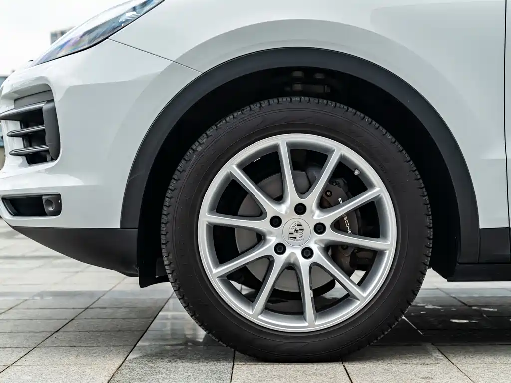 Porsche Cayenne — миниатюра 9