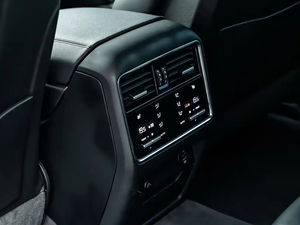 Porsche Cayenne — миниатюра 15