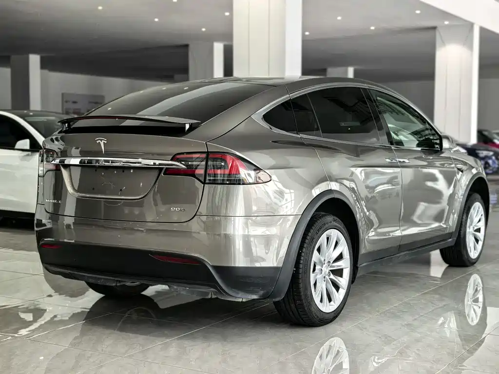 TESLA MODEL X