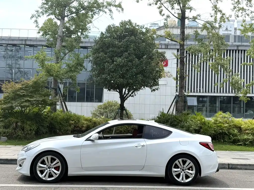 Hyundai Genesis Coupe — миниатюра 5