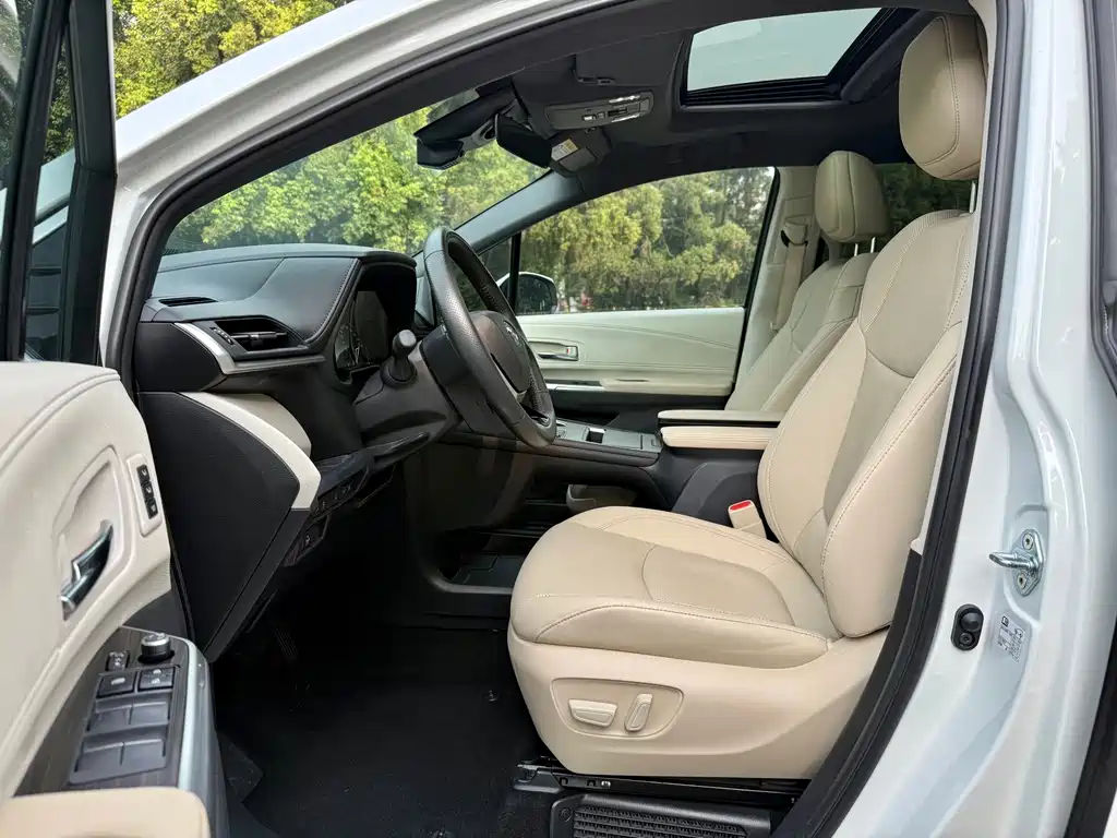 Toyota Granvia — миниатюра 5
