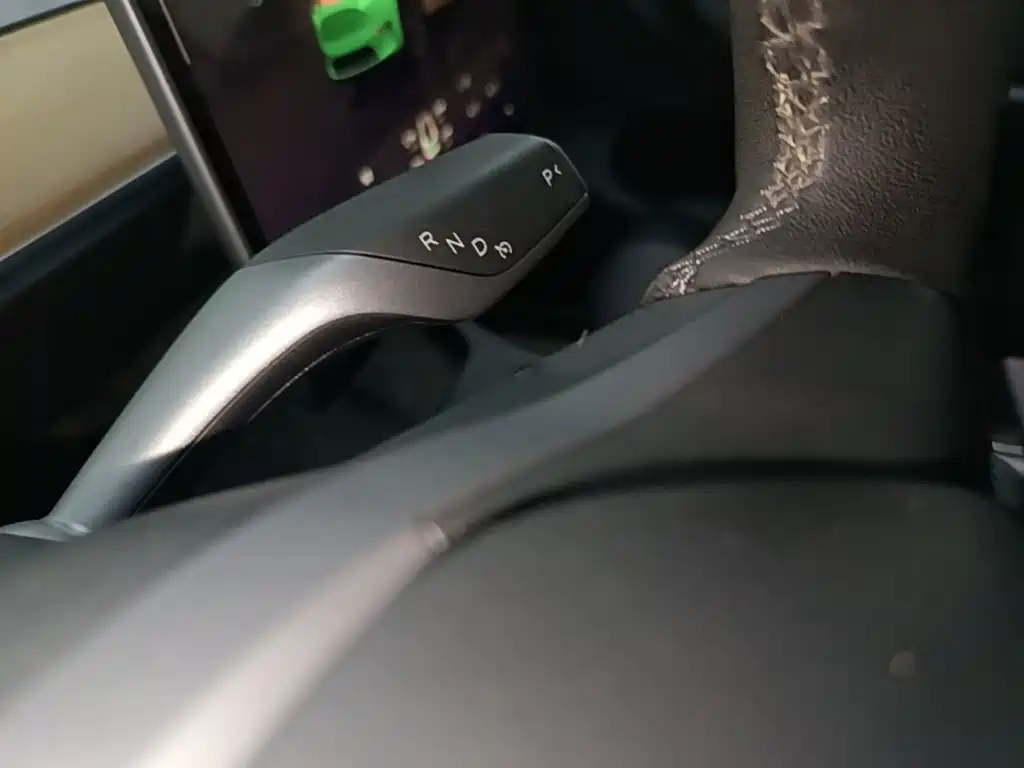 Tesla Model Y — миниатюра 14