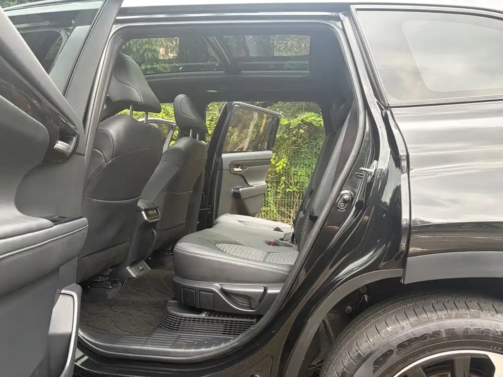 Toyota Crown Kluger — миниатюра 7