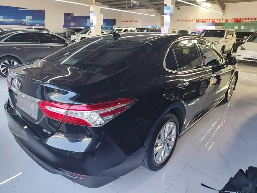 Toyota Camry — миниатюра 7