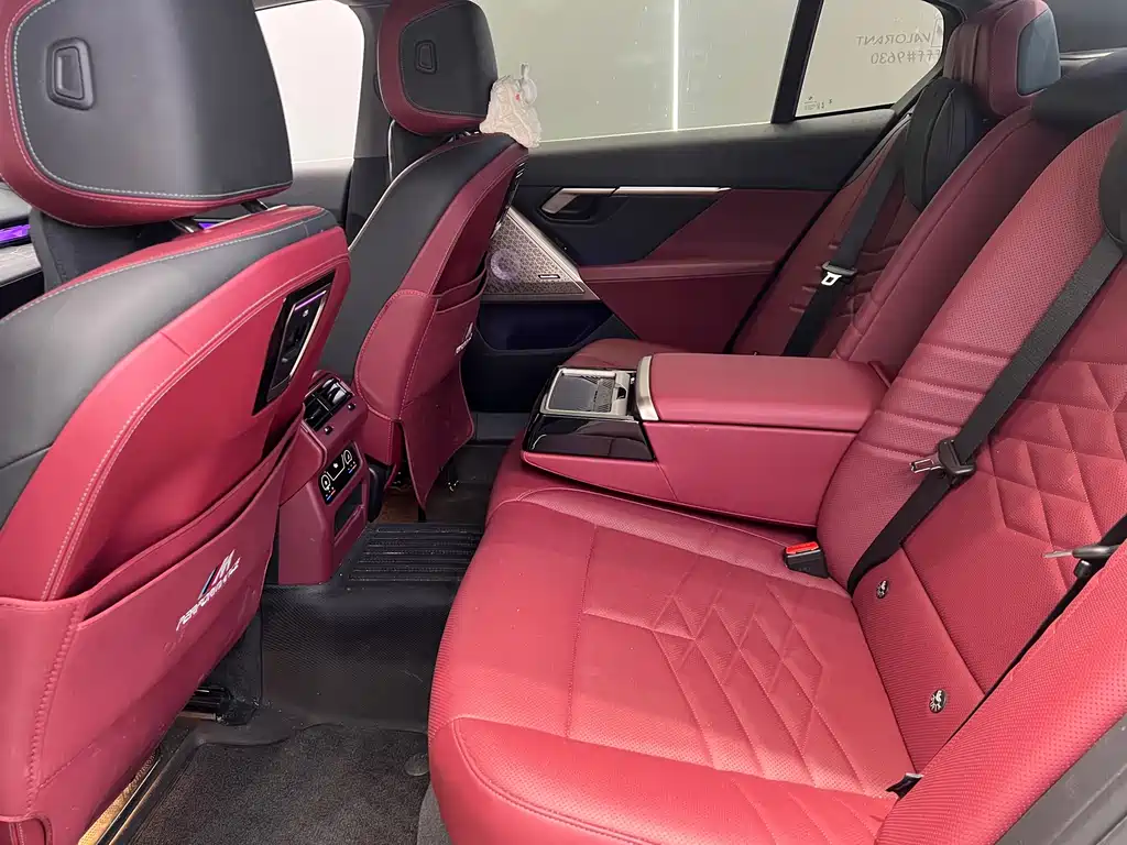 BMW 5 Series — миниатюра 7