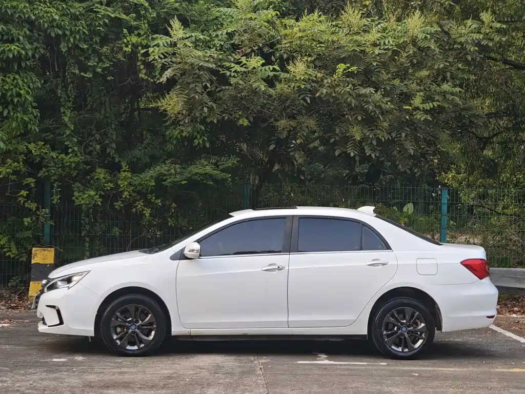 BYD Qin NEV — миниатюра 2