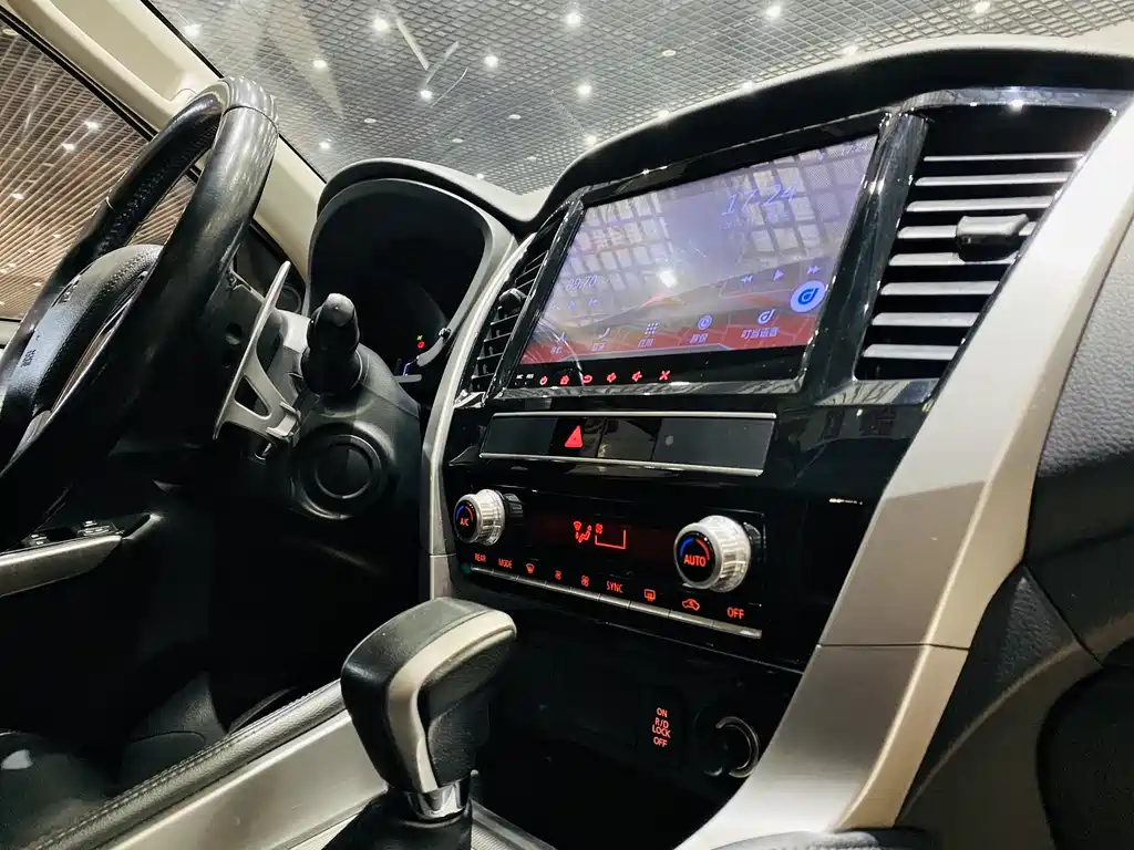 MITSUBISHI PAJERO JINCHANG