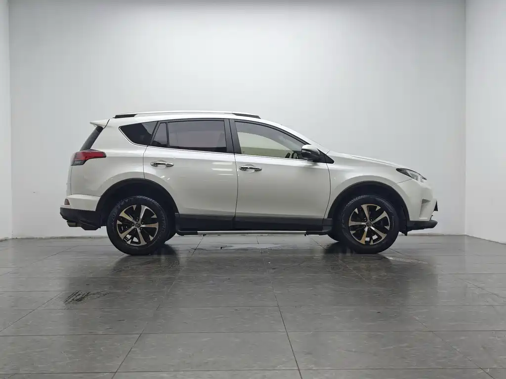 Toyota RAV4 — миниатюра 10