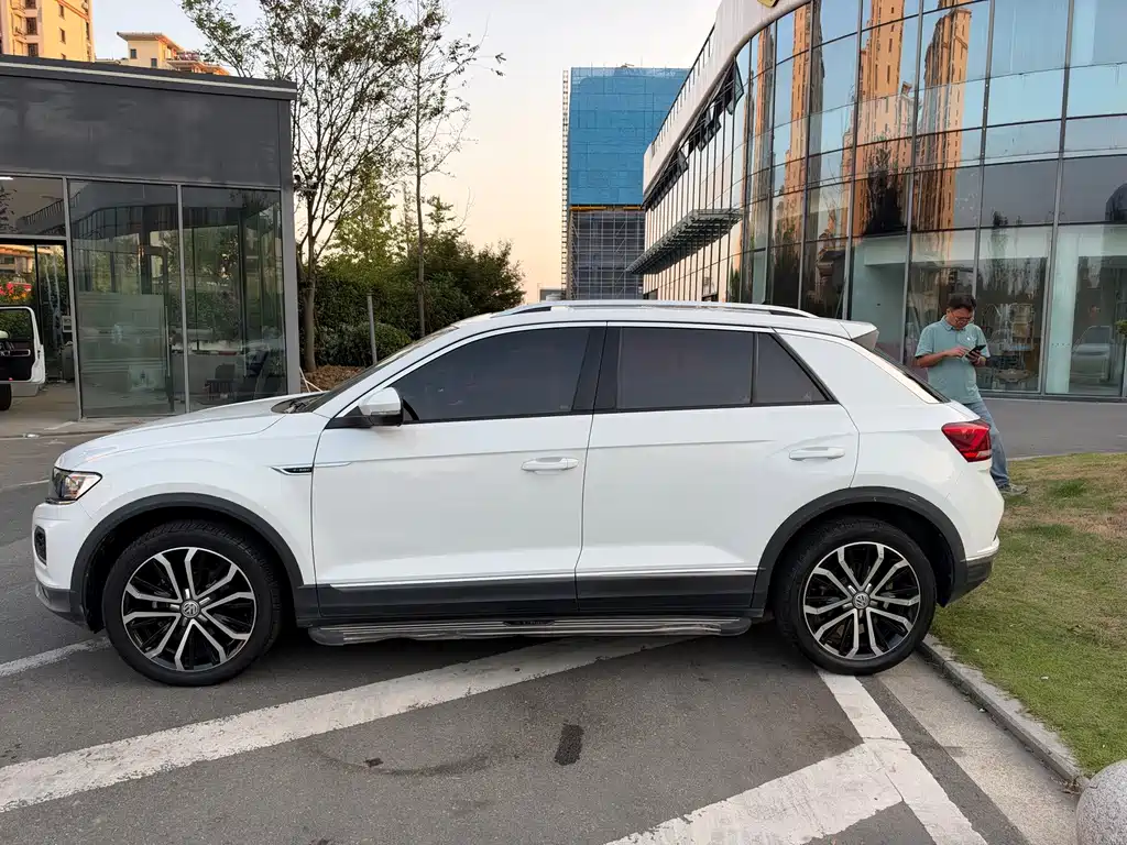 Volkswagen T-Roc — миниатюра 2