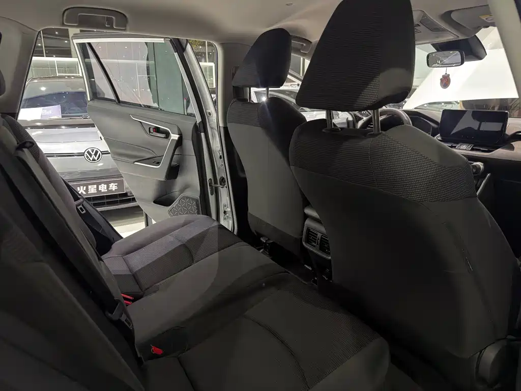 Toyota RAV4 — миниатюра 5