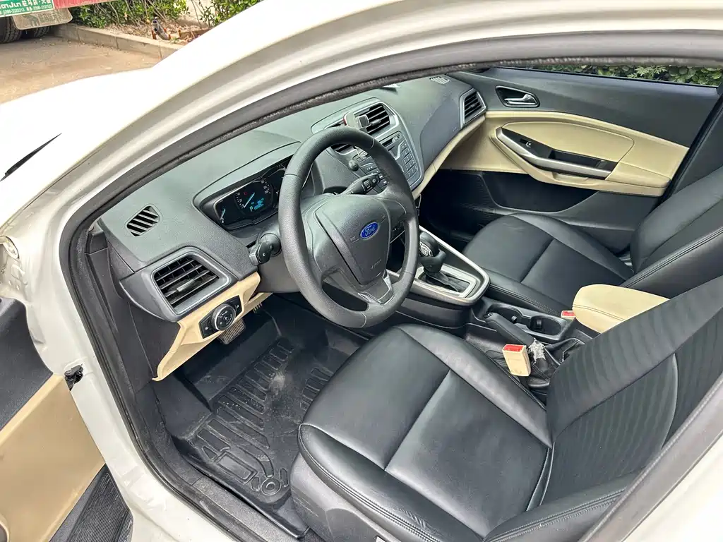Ford Escort 2015 1.5L AT Comfort