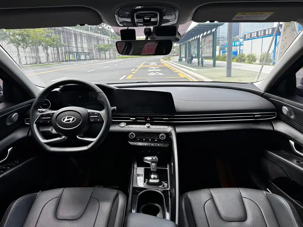 Hyundai Elantra — миниатюра 24