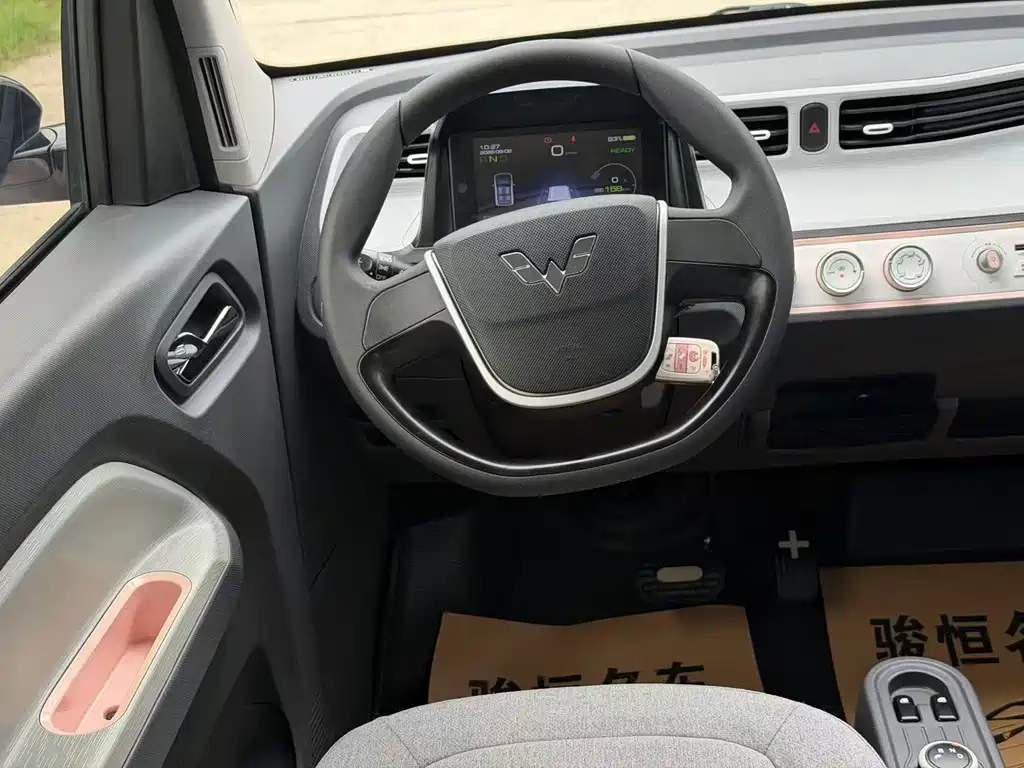 Wuling MINIEV — миниатюра 13