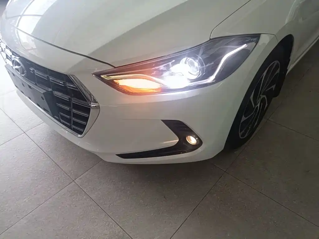 Hyundai Elantra — миниатюра 24