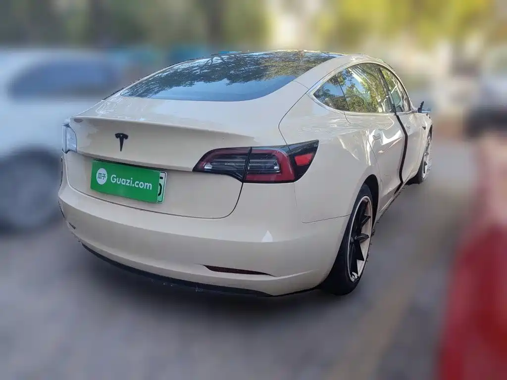Tesla Model 3 — миниатюра 6