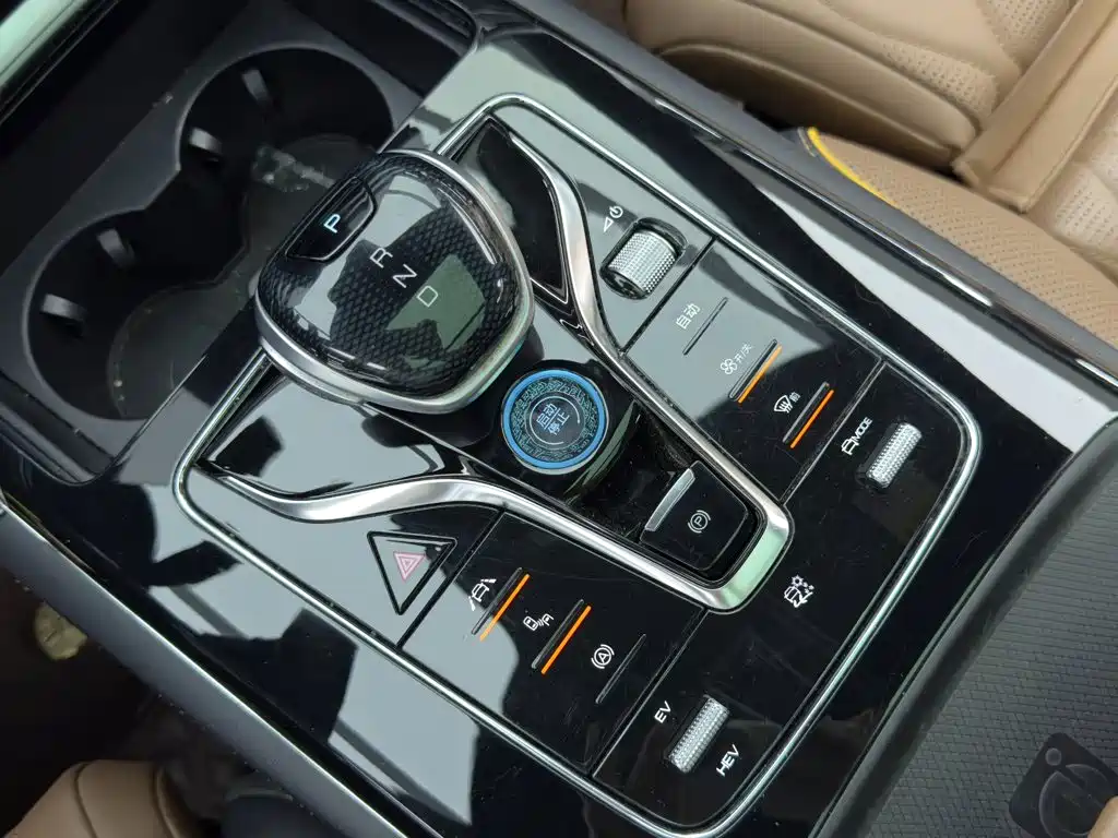 BYD Tang New Energy — миниатюра 20