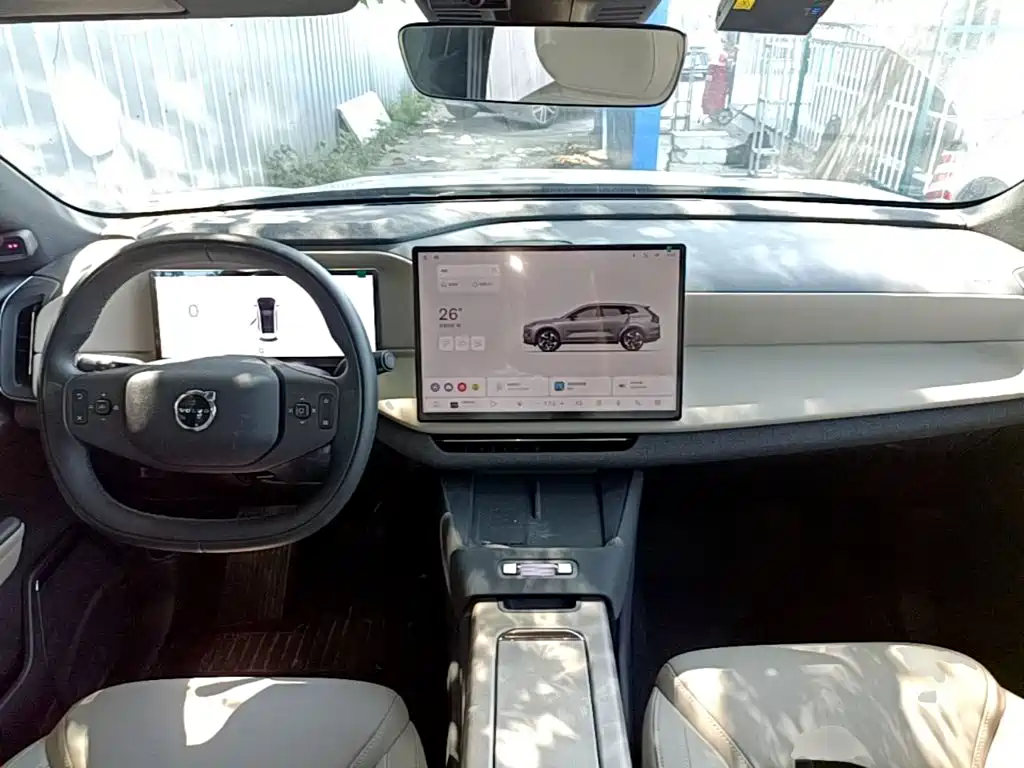Volvo XC70 PHEV — миниатюра 10