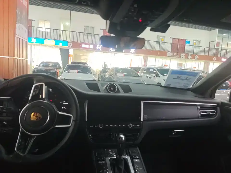 Porsche Macan — миниатюра 8