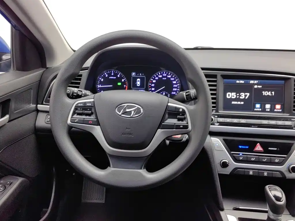 Hyundai Elantra — миниатюра 11