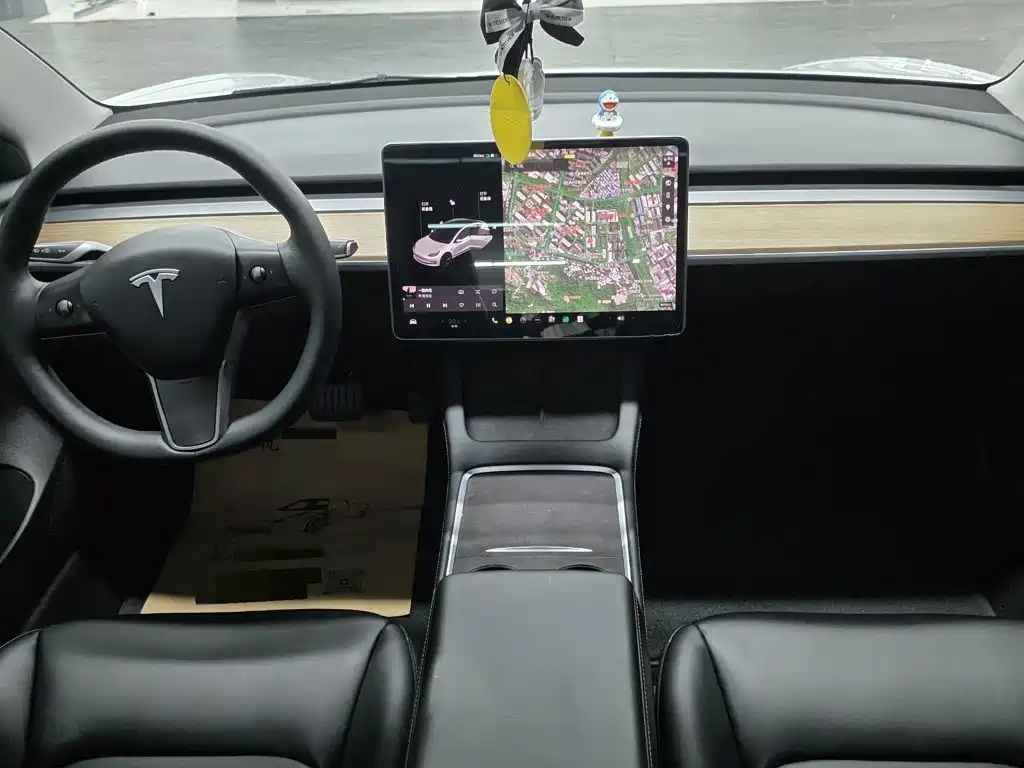 Tesla Model 3 — миниатюра 8