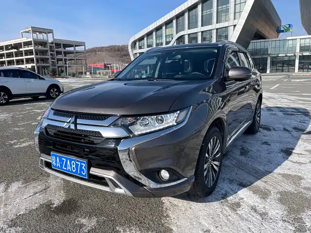 MITSUBISHI OUTLANDER