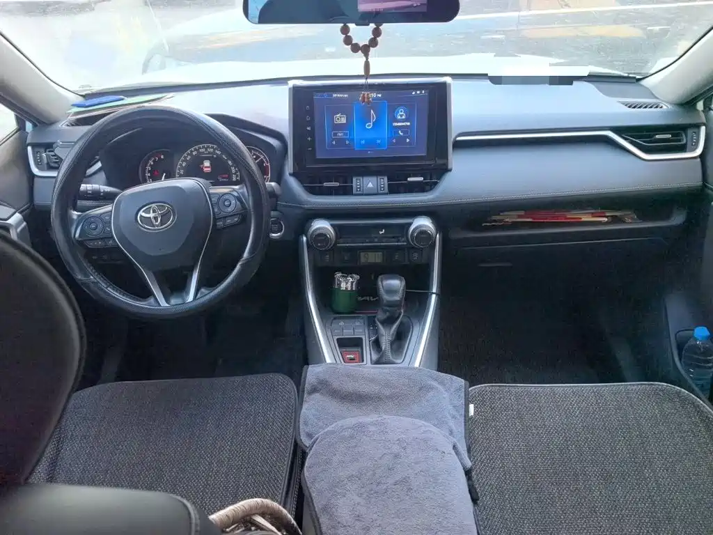 Toyota RAV4 — миниатюра 5