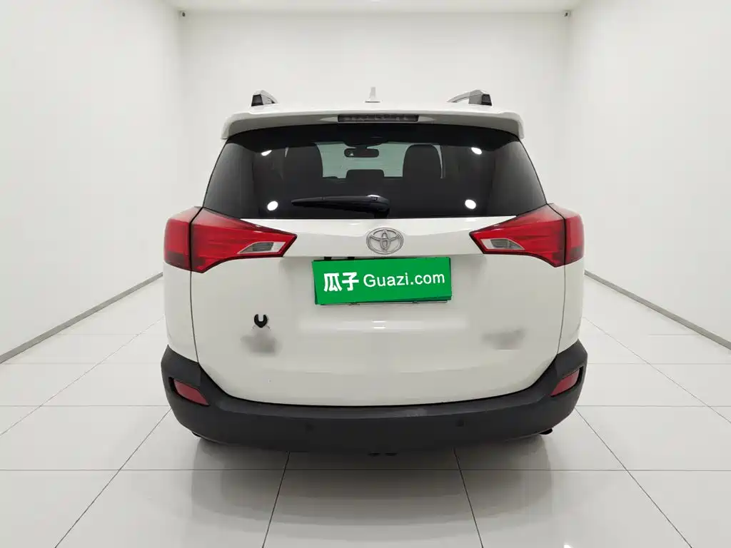 Toyota RAV4 — миниатюра 5