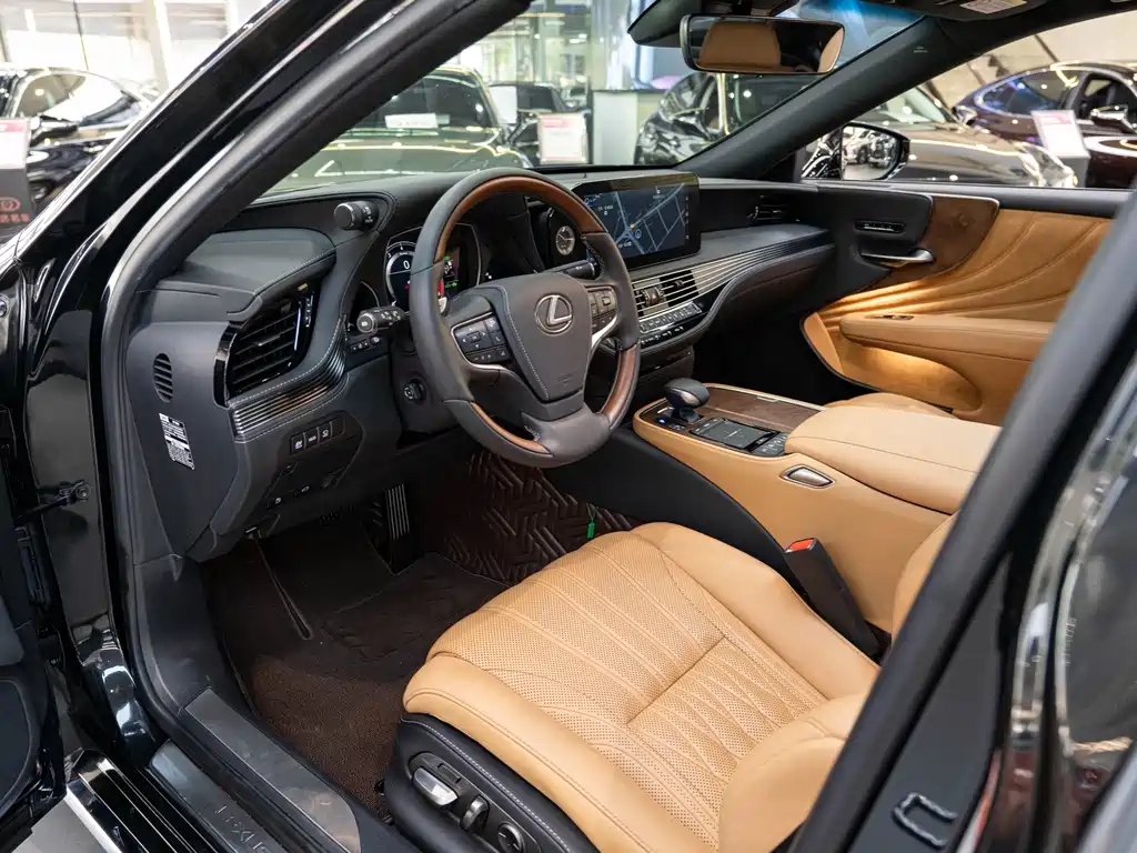 Lexus LS — миниатюра 9