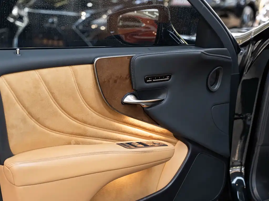 Lexus LS — миниатюра 18