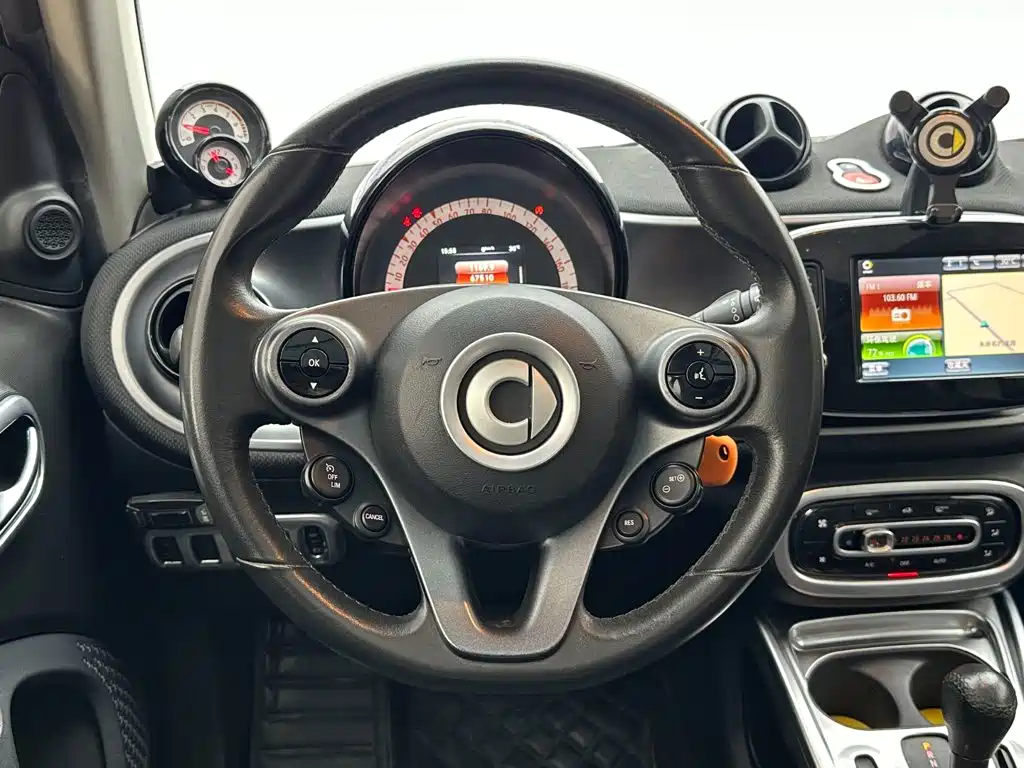 smart Smart Fortwo — миниатюра 12