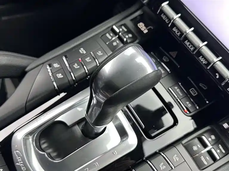 Porsche Cayenne — миниатюра 14