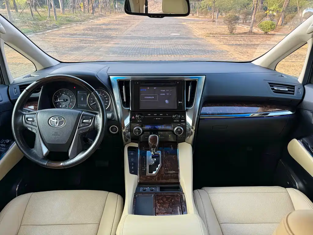 Toyota Alphard 2018 3.5L Luxury