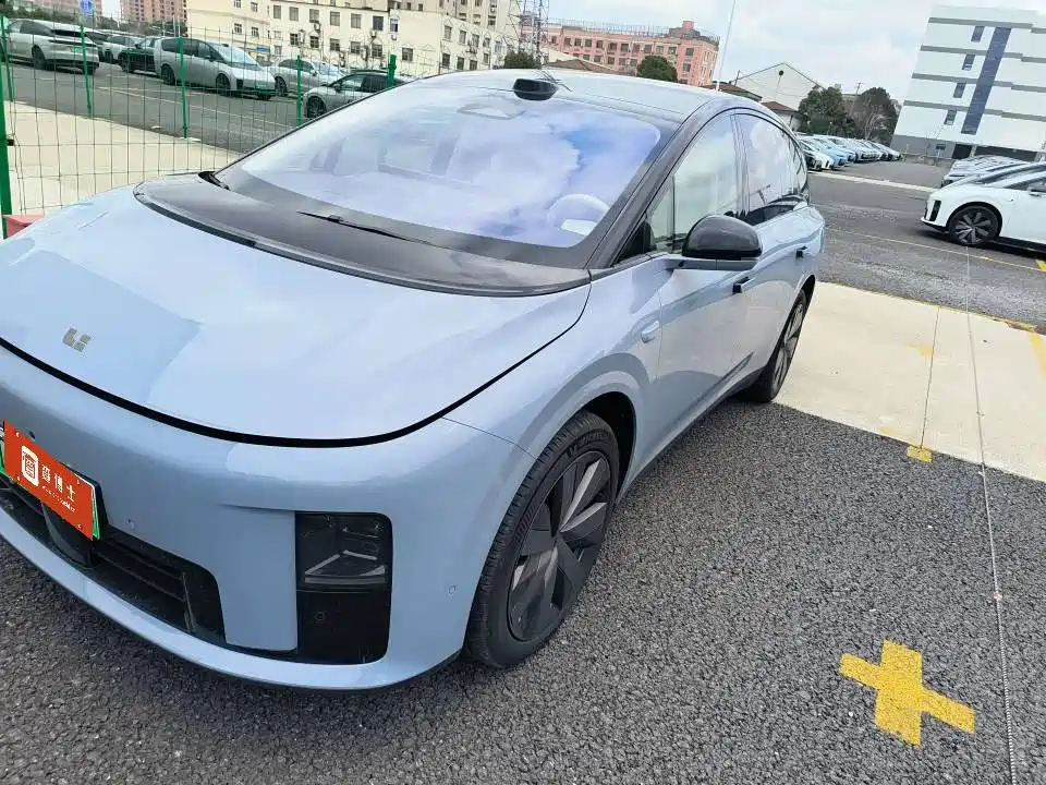 Li Auto 理想i8 2025