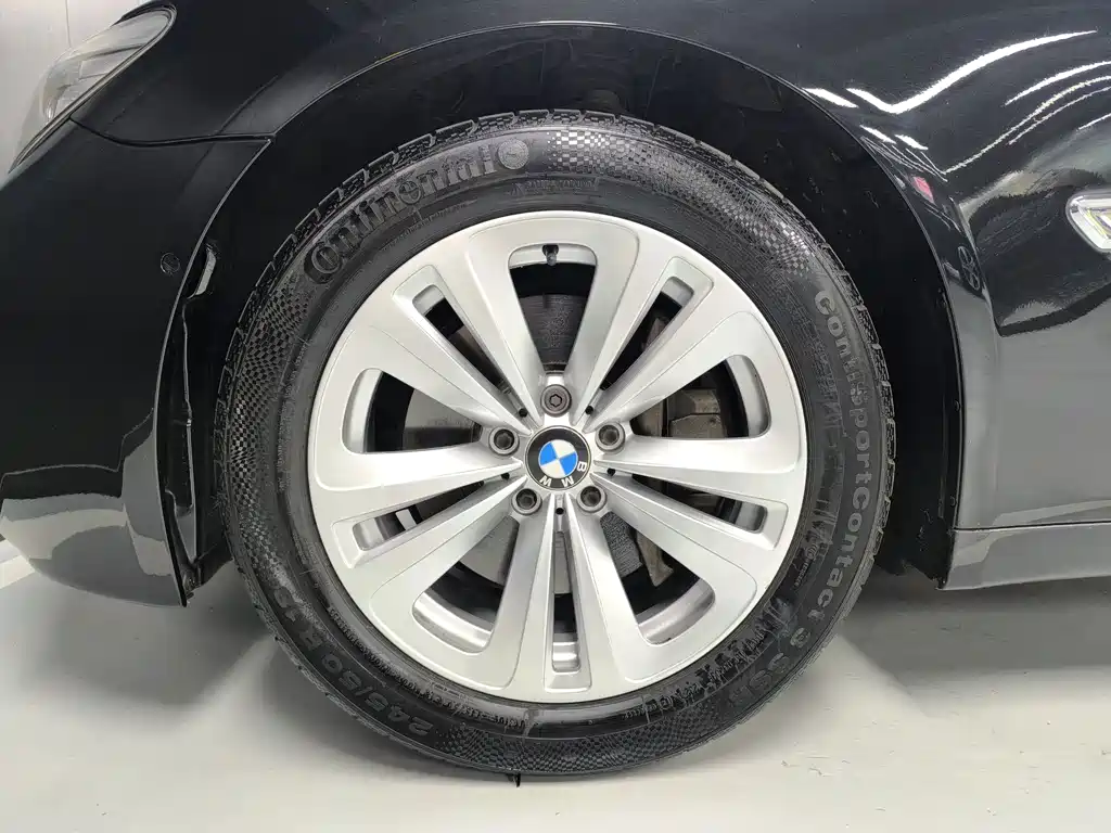 BMW 7 Series — миниатюра 17