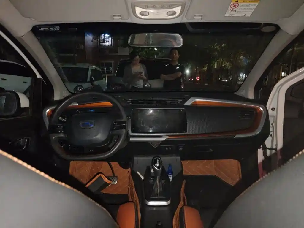 Geely Vision X1 — миниатюра 9