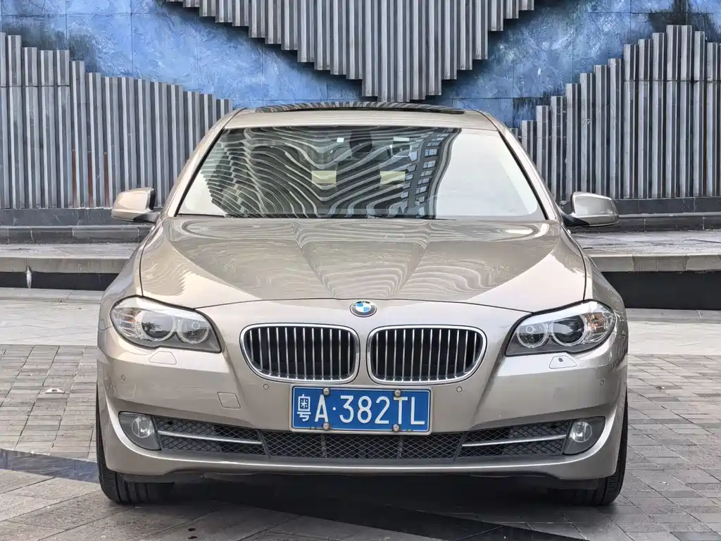BMW 5 Series — миниатюра 2
