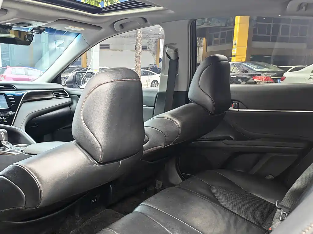 Toyota Camry — миниатюра 16