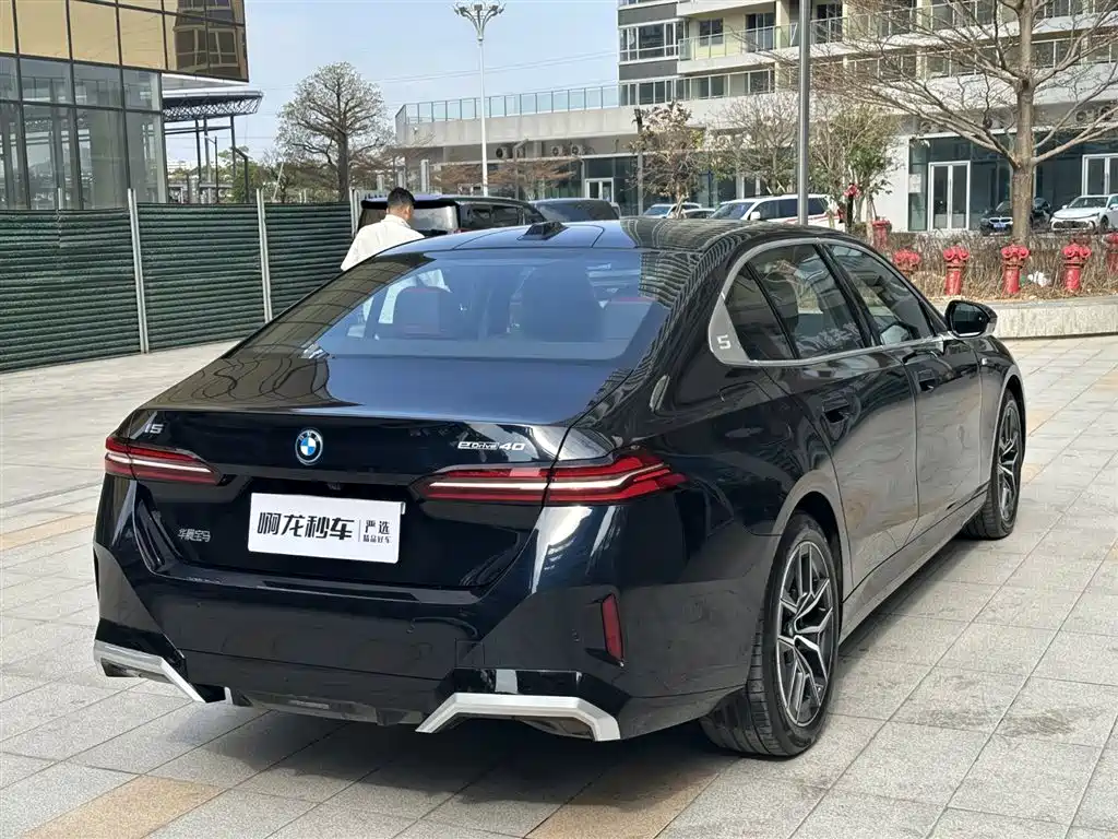 BMW I5