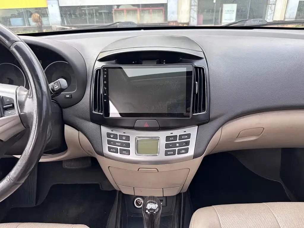 Hyundai Elantra — миниатюра 15