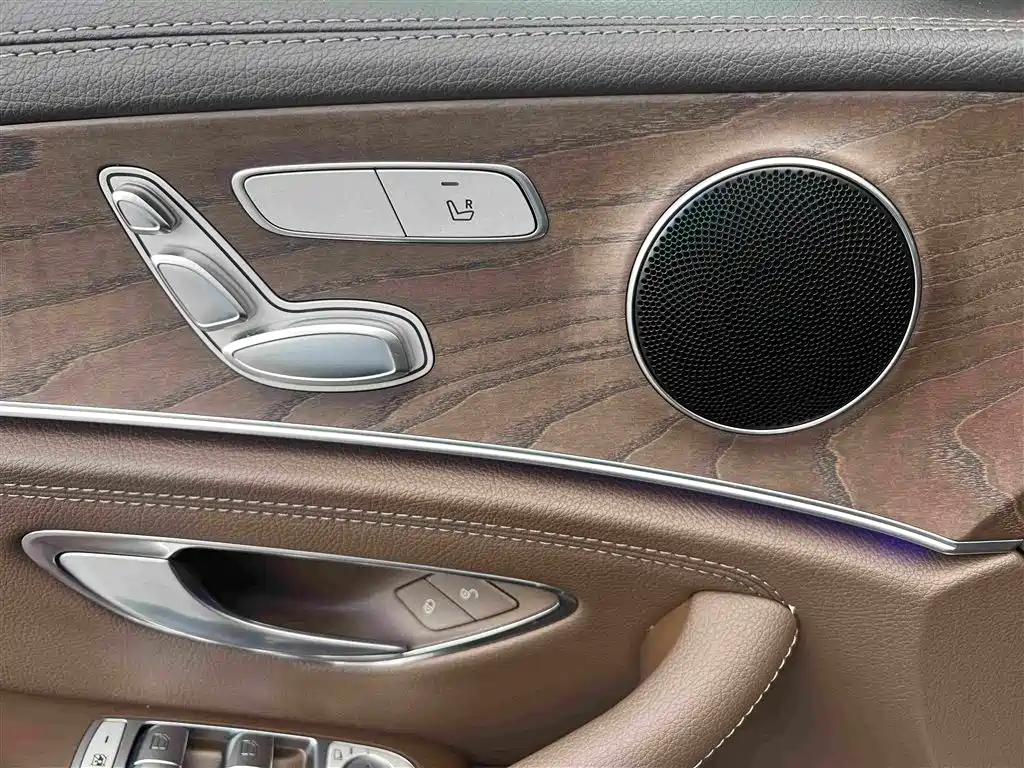Mercedes-Benz E-Class — миниатюра 6