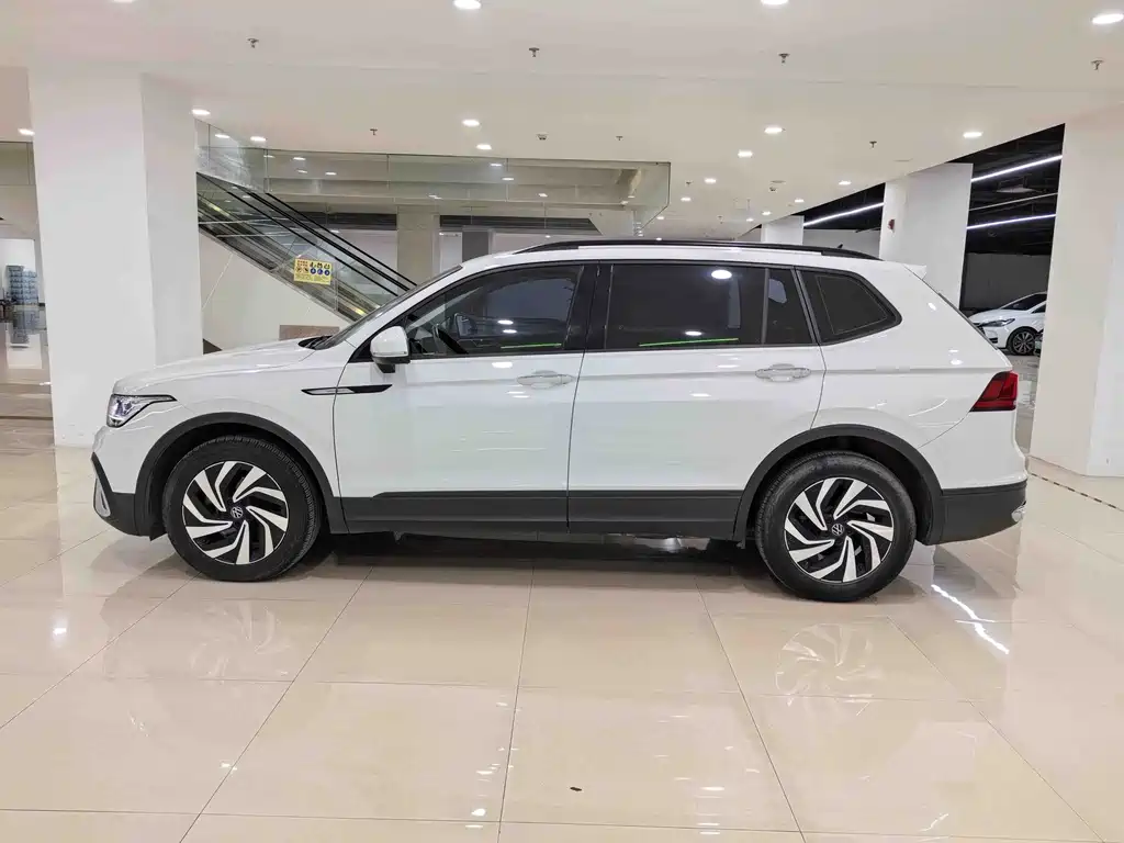 Volkswagen Tiguan L — миниатюра 4