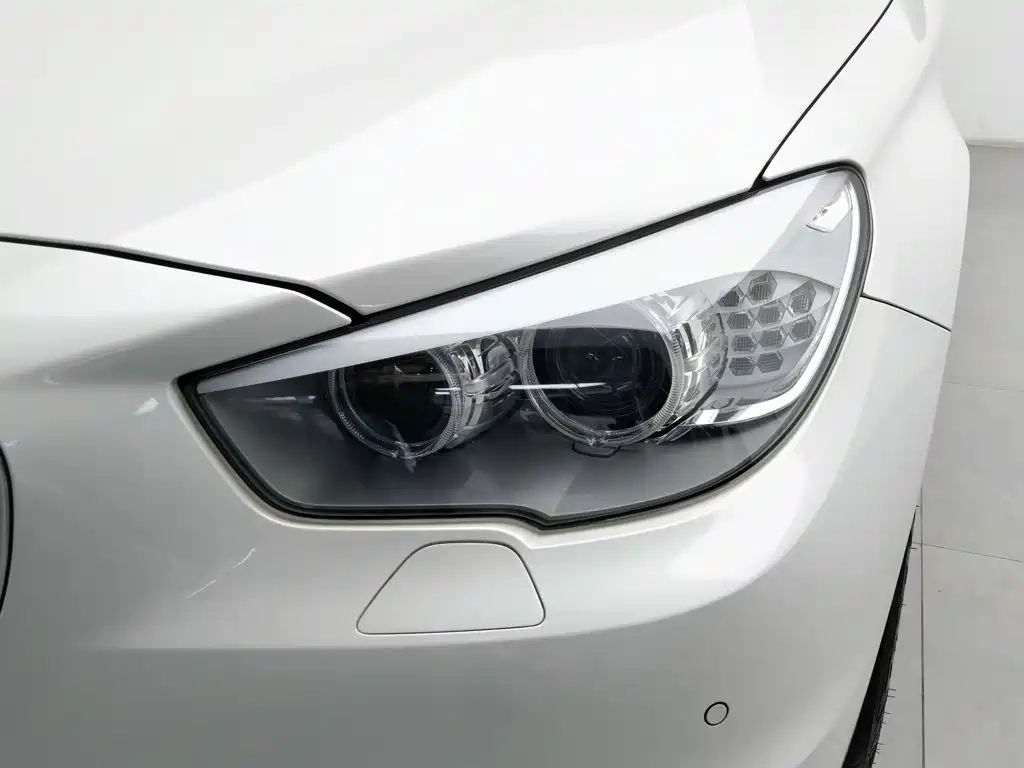 BMW 5 Series GT — миниатюра 7