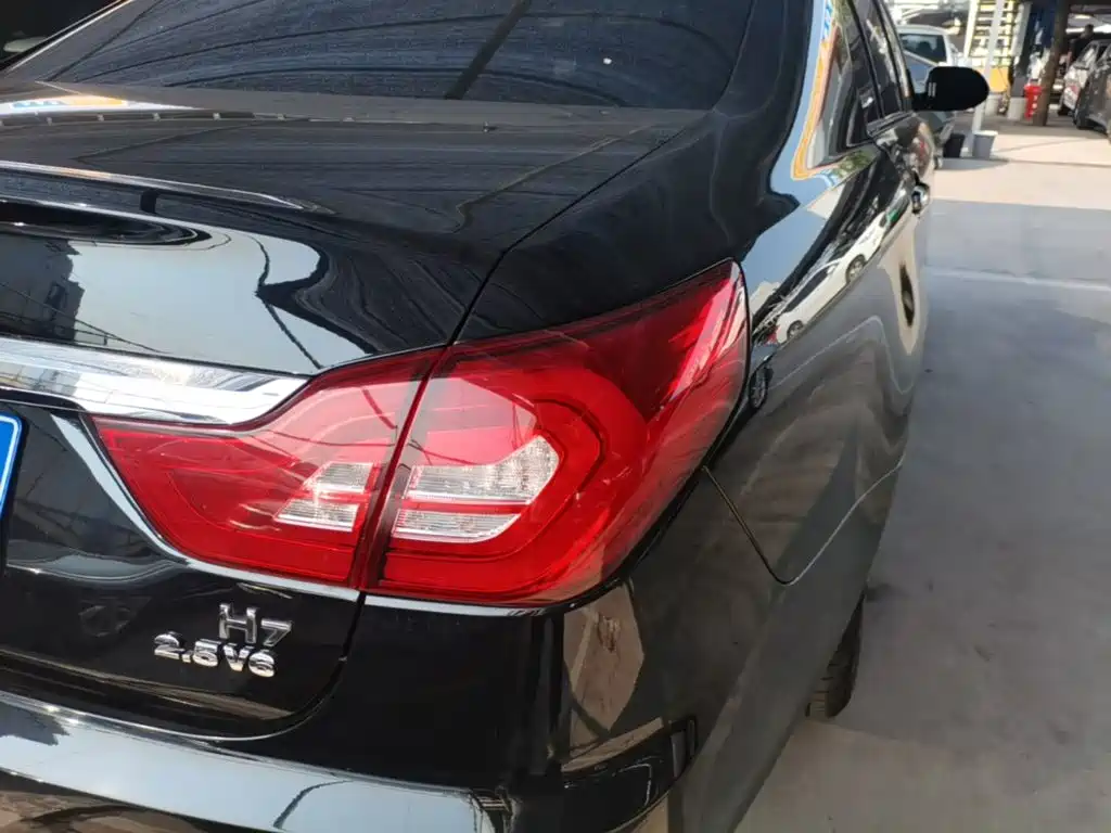 Hongqi Hongqi H7 — миниатюра 8